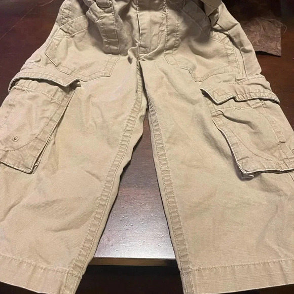 🎉 3/$12 khaki cargo pants. Get 3 $7. 00 items for $12.00 - Picture 5 of 8
